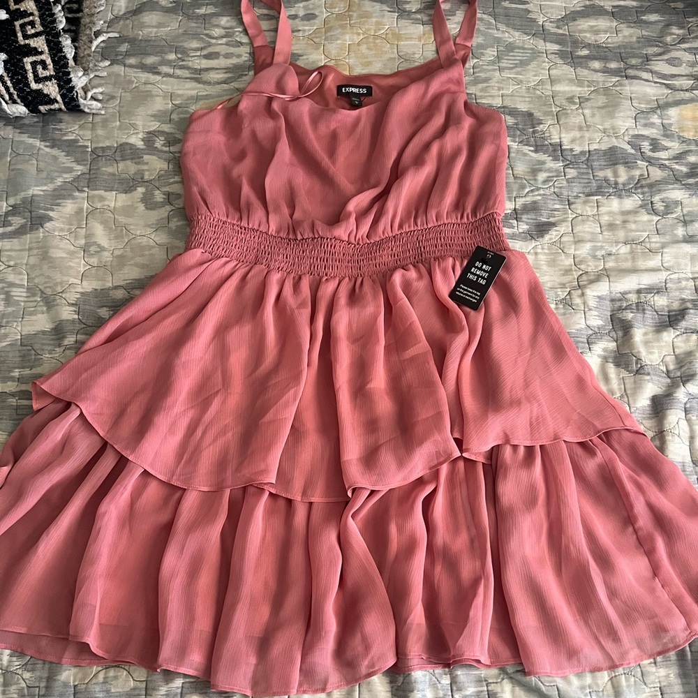 Super cute Pink dress ready for date night!  Lg